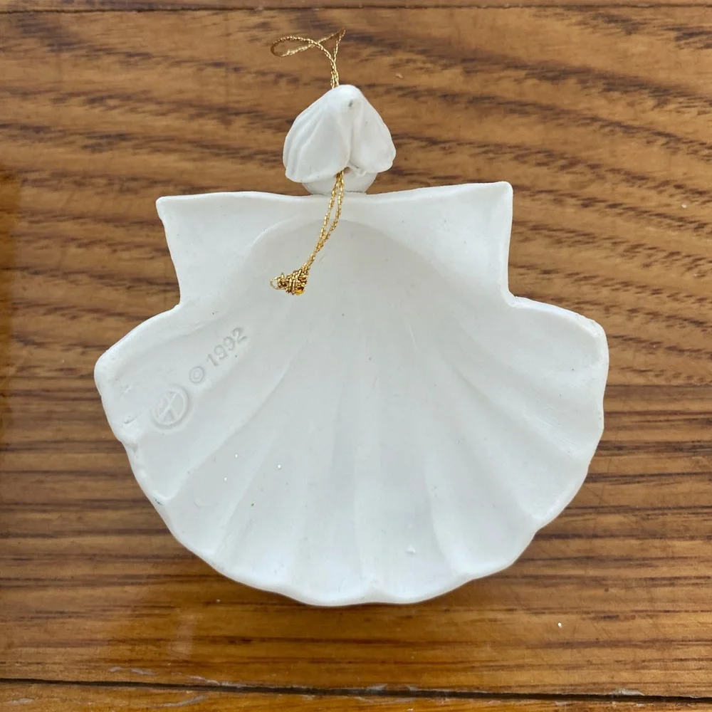 Vintage Retired Margaret Furlong‎ Angel Shell Christmas Ornament White Noel 1992